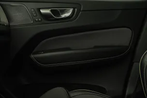 VOLVO XC60 2.0 T6 TE Ultimate Dark eAWD