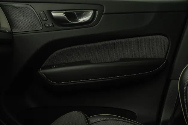 VOLVO XC60 2.0 T6 TE Ultimate Dark eAWD