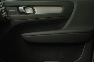 VOLVO XC40 2.0 B4 MH Plus Dark