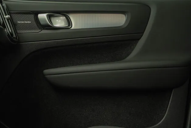 VOLVO XC40 2.0 B4 MH Plus Dark