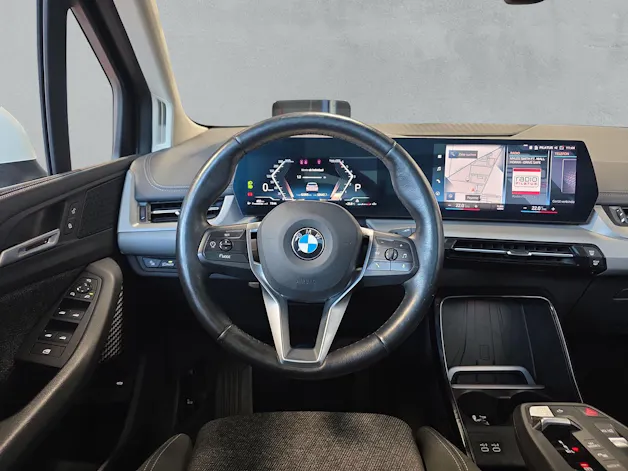 BMW 223d Active Tourer xDrive U06 (CH) AHK π