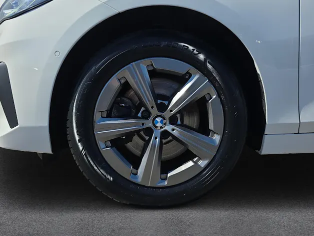 BMW 223d Active Tourer xDrive U06 (CH) AHK π