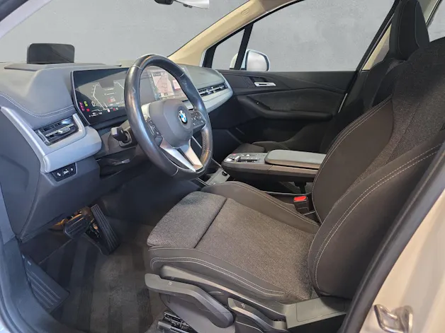 BMW 223d Active Tourer xDrive U06 (CH) AHK π