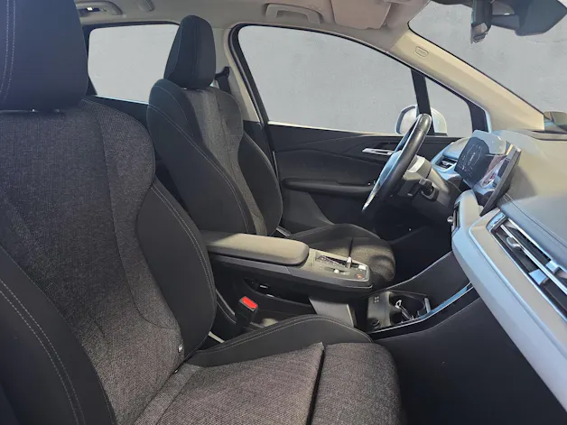 BMW 223d Active Tourer xDrive U06 (CH) AHK π