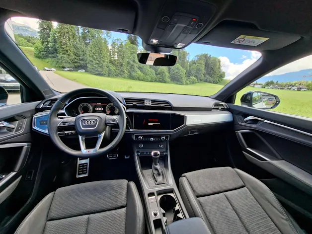 AUDI Q3 40 TDI S line quattro S-tronic *AHK+8-fach bereift*
