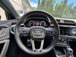 AUDI Q3 40 TDI S line quattro S-tronic *AHK+8-fach bereift*