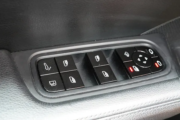 PORSCHE Cayenne Coupé E-Hybrid "*CH Auto * Sièges Chauffants * Tempomat Adaptatif * Caméra 360' * Phares LED*"