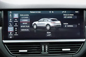 PORSCHE Cayenne Coupé E-Hybrid "*CH Auto * Sièges Chauffants * Tempomat Adaptatif * Caméra 360' * Phares LED*"