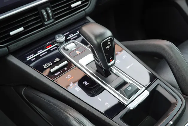 PORSCHE Cayenne Coupé E-Hybrid "*CH Auto * Sièges Chauffants * Tempomat Adaptatif * Caméra 360' * Phares LED*"