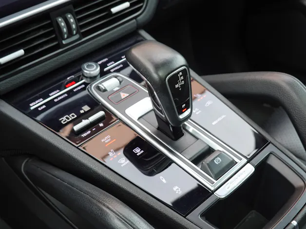 PORSCHE Cayenne Coupé E-Hybrid "*CH Auto * Sièges Chauffants * Tempomat Adaptatif * Caméra 360' * Phares LED*"