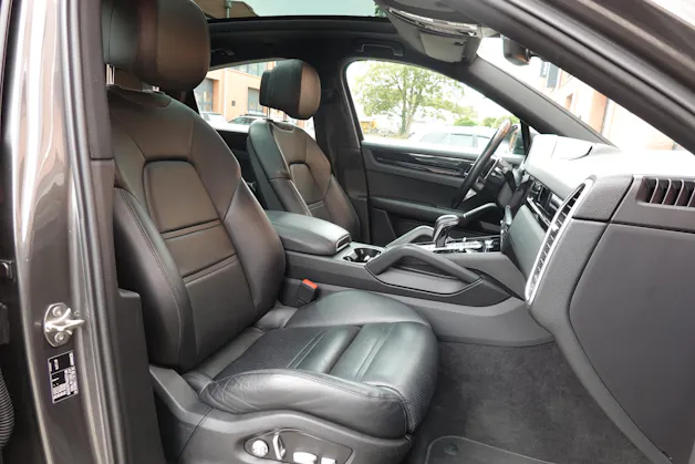 PORSCHE Cayenne Coupé E-Hybrid "*CH Auto * Sièges Chauffants * Tempomat Adaptatif * Caméra 360' * Phares LED*"