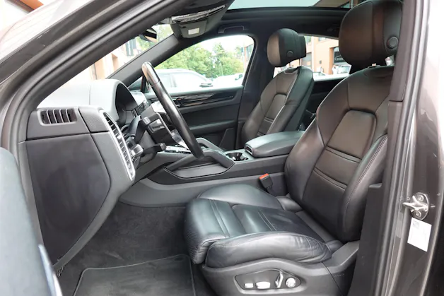 PORSCHE Cayenne Coupé E-Hybrid "*CH Auto * Sièges Chauffants * Tempomat Adaptatif * Caméra 360' * Phares LED*"