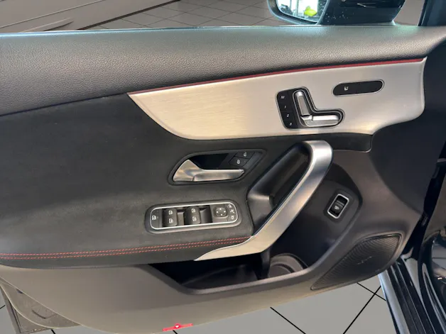 MERCEDES-BENZ A 35 AMG 4Matic