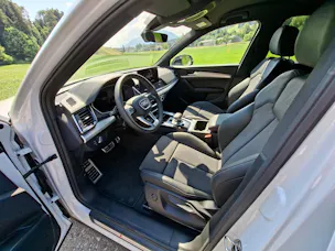 AUDI Q5 40 TDI Black Edition quattro S-tronic *CH-Fahrzeug m. ASSP+8-fach bereift m. Pneu*
