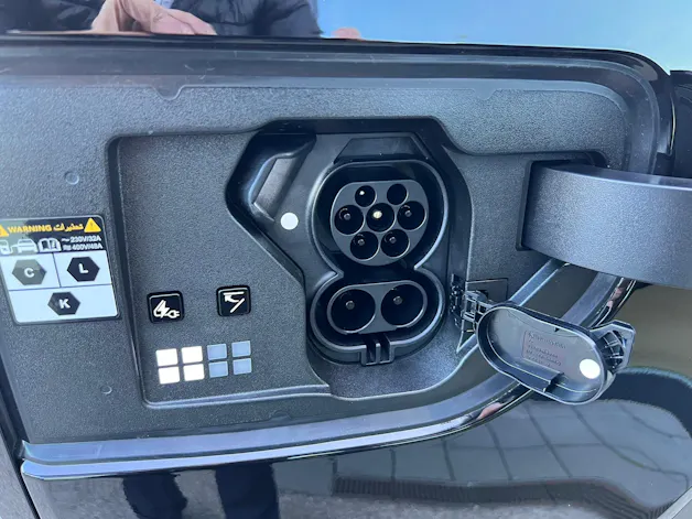 HYUNDAI Ioniq 9 110kWh Amplia 4WD