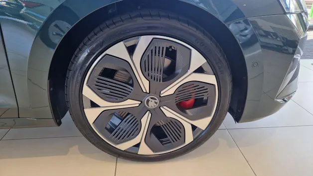 SKODA Octavia Combi 2.0 TSI DSG RS 30 Years Edition