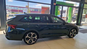 SKODA Octavia Combi 2.0 TSI DSG RS 30 Years Edition