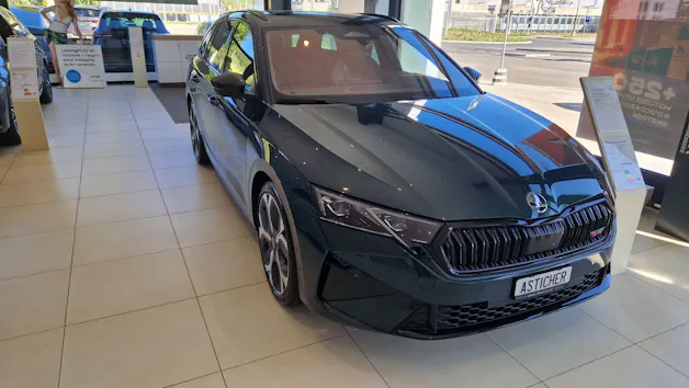 SKODA Octavia Combi 2.0 TSI DSG RS 30 Years Edition