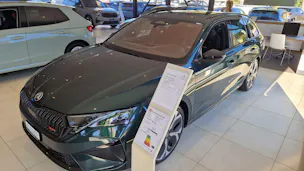 SKODA Octavia Combi 2.0 TSI DSG RS 30 Years Edition
