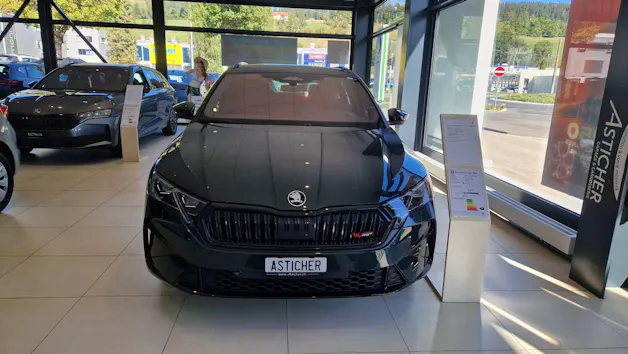 SKODA Octavia Combi 2.0 TSI DSG RS 30 Years Edition