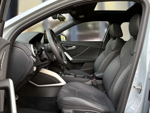 AUDI SQ2 TFSI quattro S-tronic Pfeilgrau Perleffekt