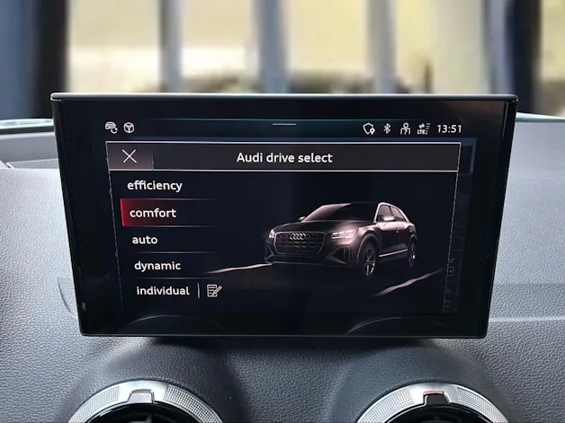 AUDI SQ2 TFSI quattro S-tronic Pfeilgrau Perleffekt