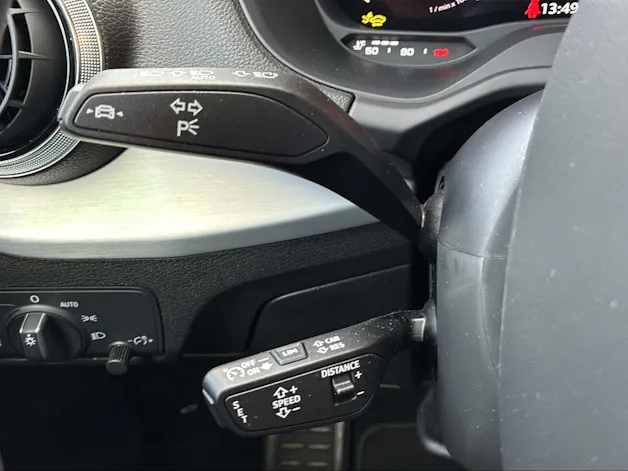 AUDI SQ2 TFSI quattro S-tronic Pfeilgrau Perleffekt