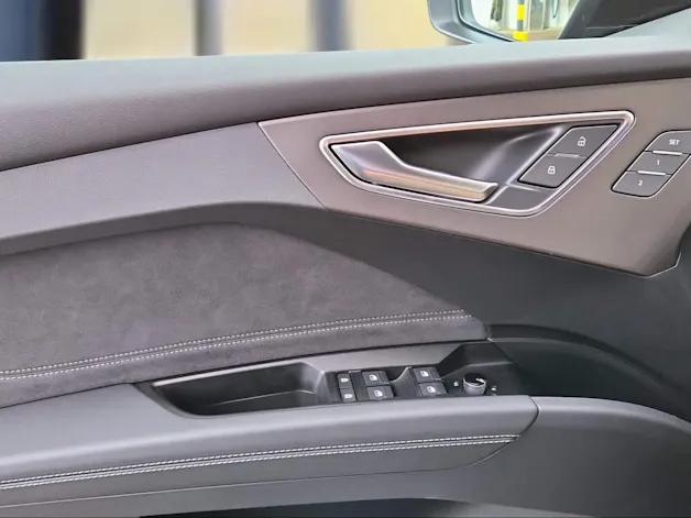 AUDI Q4 e-tron SUV quattro performance Attraction Tamboraggrau Metallic