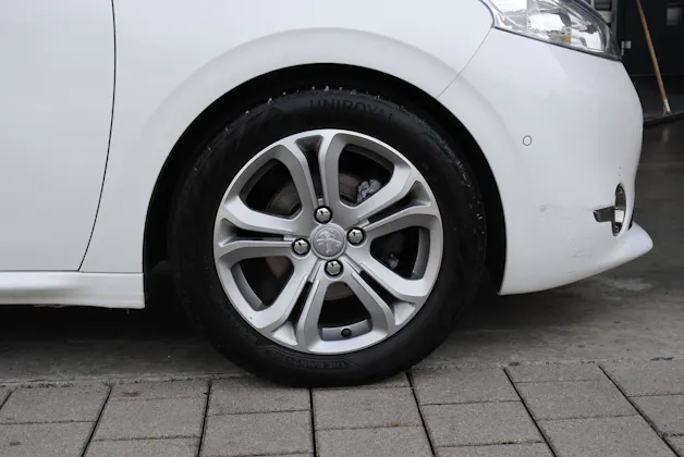 PEUGEOT 208 1.6 VTI Allure