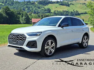 AUDI Q5 40 TDI Black Edition quattro S-tronic *CH-Fahrzeug m. ASSP+8-fach bereift m. Pneu*