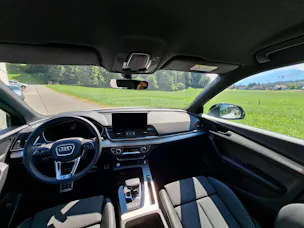 AUDI Q5 40 TDI Black Edition quattro S-tronic *CH-Fahrzeug m. ASSP+8-fach bereift m. Pneu*