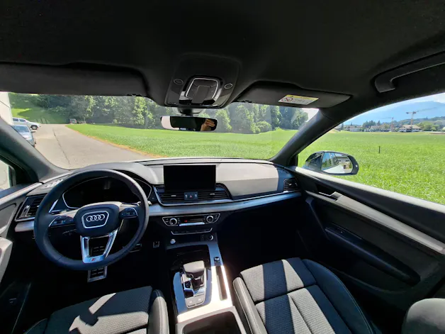 AUDI Q5 40 TDI Black Edition quattro S-tronic *CH-Fahrzeug m. ASSP+8-fach bereift m. Pneu*
