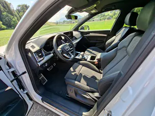 AUDI Q5 40 TDI Black Edition quattro S-tronic *CH-Fahrzeug m. ASSP+8-fach bereift m. Pneu*