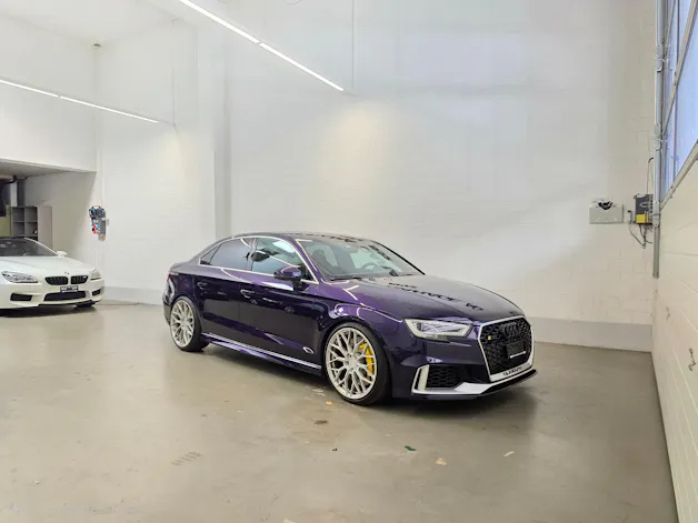 AUDI RS3 Limousine 2.5 TSI quattro S-tronic Purple & Carbon Editon