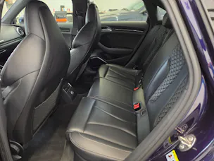 AUDI RS3 Limousine 2.5 TSI quattro S-tronic Purple & Carbon Editon