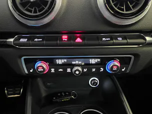AUDI RS3 Limousine 2.5 TSI quattro S-tronic Purple & Carbon Editon