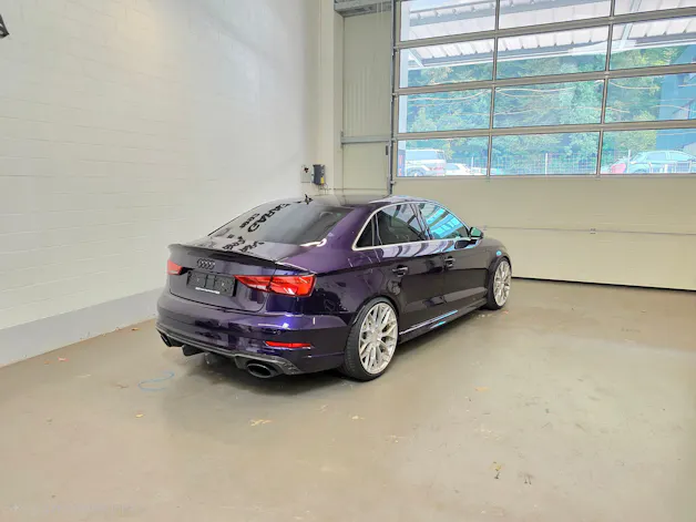 AUDI RS3 Limousine 2.5 TSI quattro S-tronic Purple & Carbon Editon