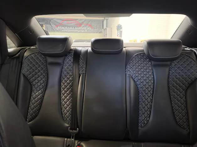 AUDI RS3 Limousine 2.5 TSI quattro S-tronic Purple & Carbon Editon