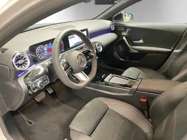 MERCEDES-BENZ A 200 Night Star 7G-DCT