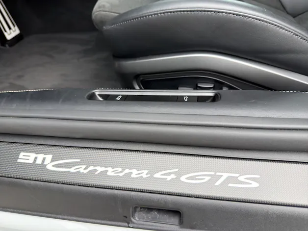 PORSCHE 911 Carrera 4 GTS Cabriolet