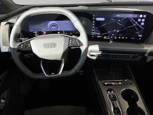 AUDI Q4 e-tron SUV quattro performance Swiss Ski