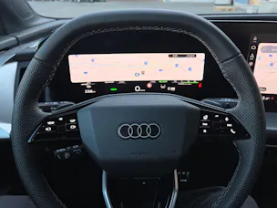 AUDI Q4 e-tron SUV quattro performance Swiss Ski