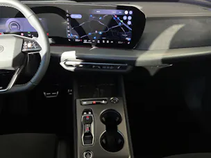 AUDI Q4 e-tron SUV quattro performance Swiss Ski