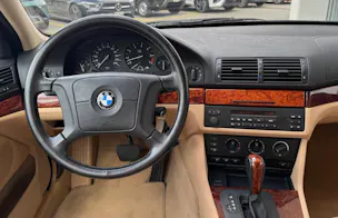 BMW 528i