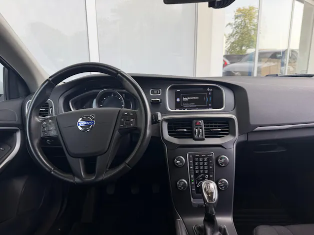 VOLVO V40 D3