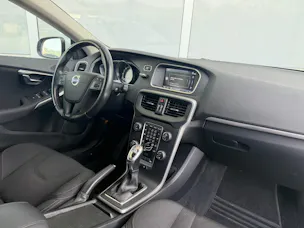 VOLVO V40 D3