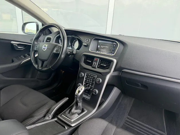 VOLVO V40 D3