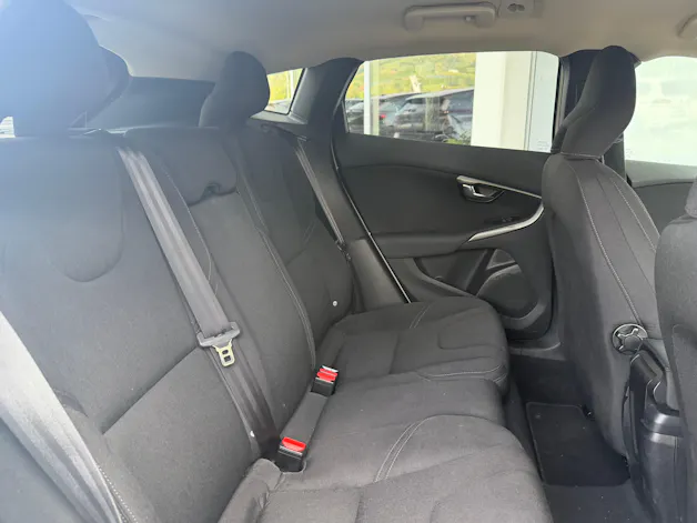 VOLVO V40 D3