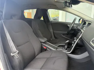 VOLVO V40 D3