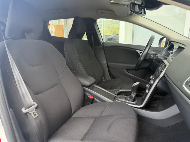 VOLVO V40 D3